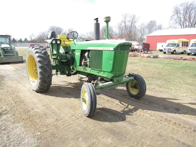 Image of John Deere 3020 equipment image 4