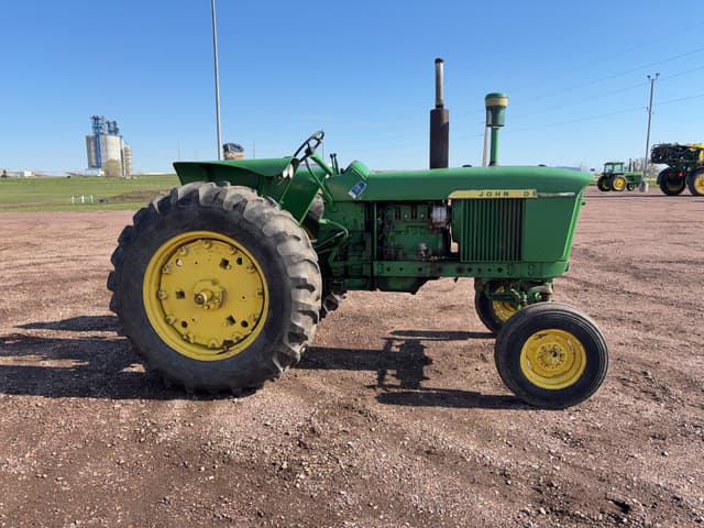 Image of John Deere 3020 equipment image 2