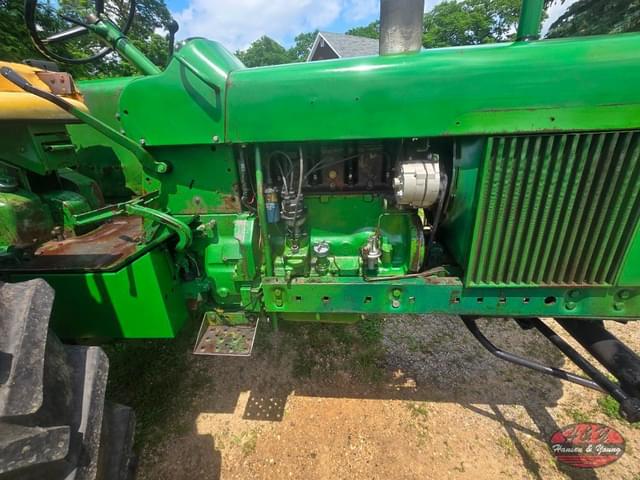 Image of John Deere 3020 equipment image 4