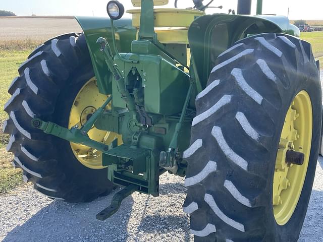 Image of John Deere 4020 equipment image 4