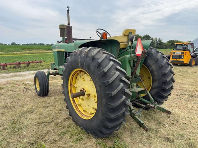 Image of John Deere 4020 equipment image 2