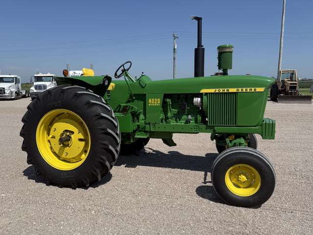 Image of John Deere 4020 equipment image 3
