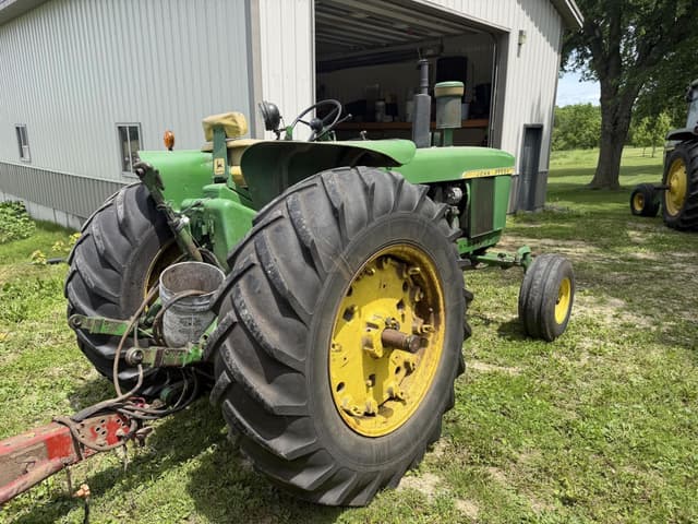 Image of John Deere 4020 equipment image 4