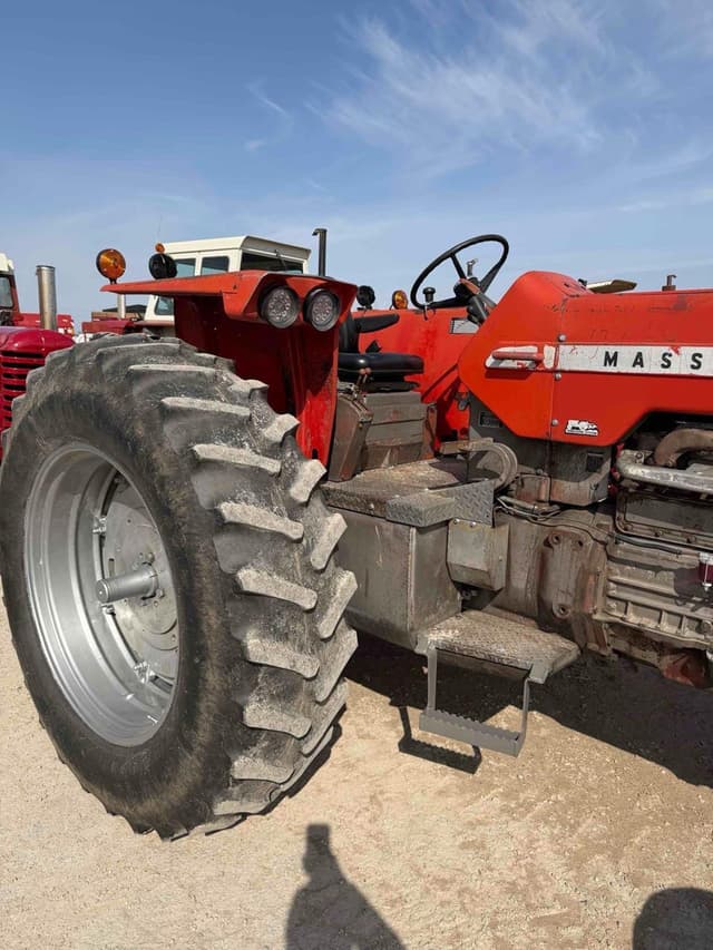 Image of Massey Ferguson 1130 equipment image 2
