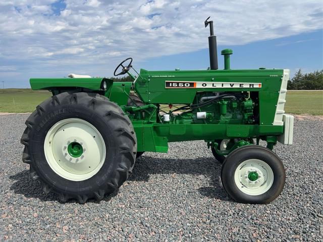 Image of Oliver 1550 equipment image 1