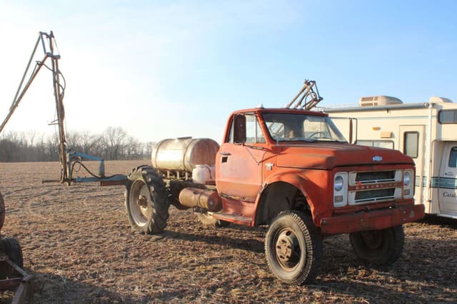 Image of Chevrolet C50 equipment image 1