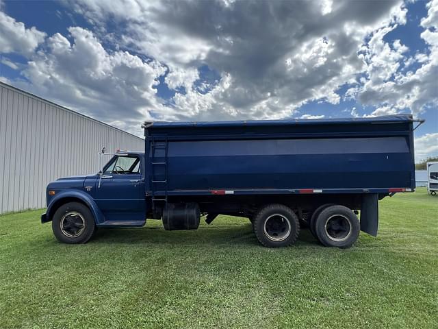 Image of Chevrolet 60 equipment image 1