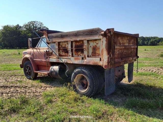 Image of Chevrolet 60 equipment image 3