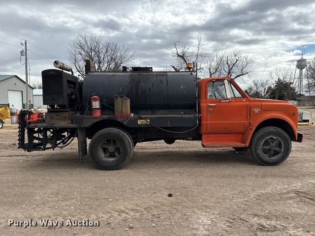 Image of Chevrolet 60 equipment image 3