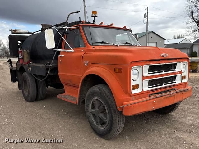 Image of Chevrolet 60 equipment image 2