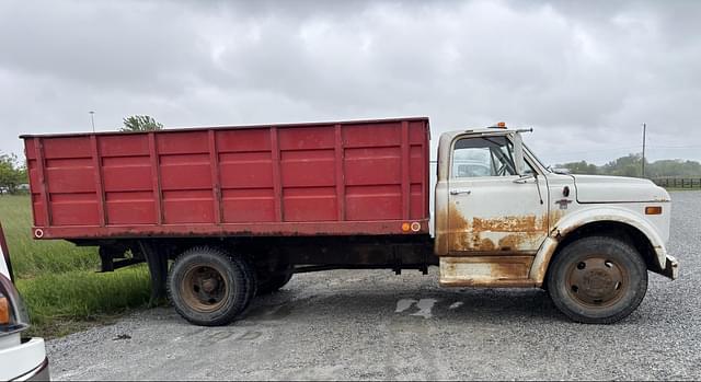 Image of Chevrolet C50 equipment image 1