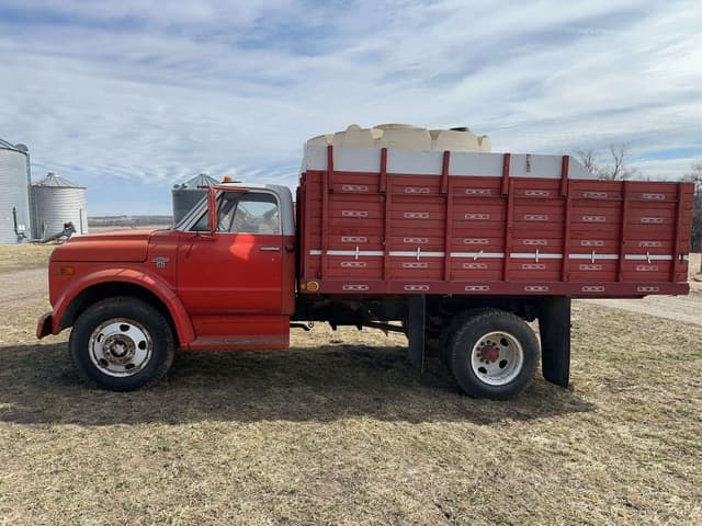 Image of Chevrolet C50 equipment image 1