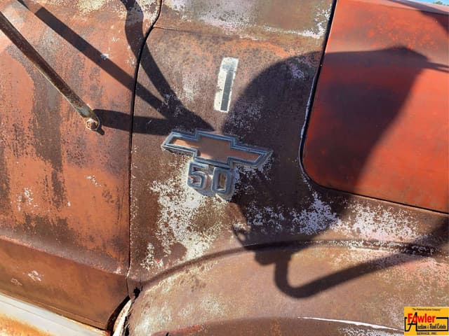 Image of Chevrolet C50 equipment image 2