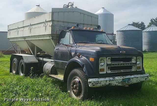 Image of Chevrolet C60 equipment image 2