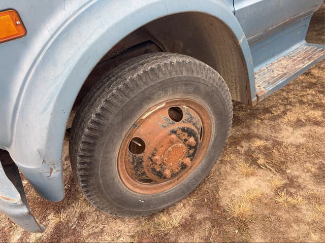 Image of Chevrolet 50 equipment image 2