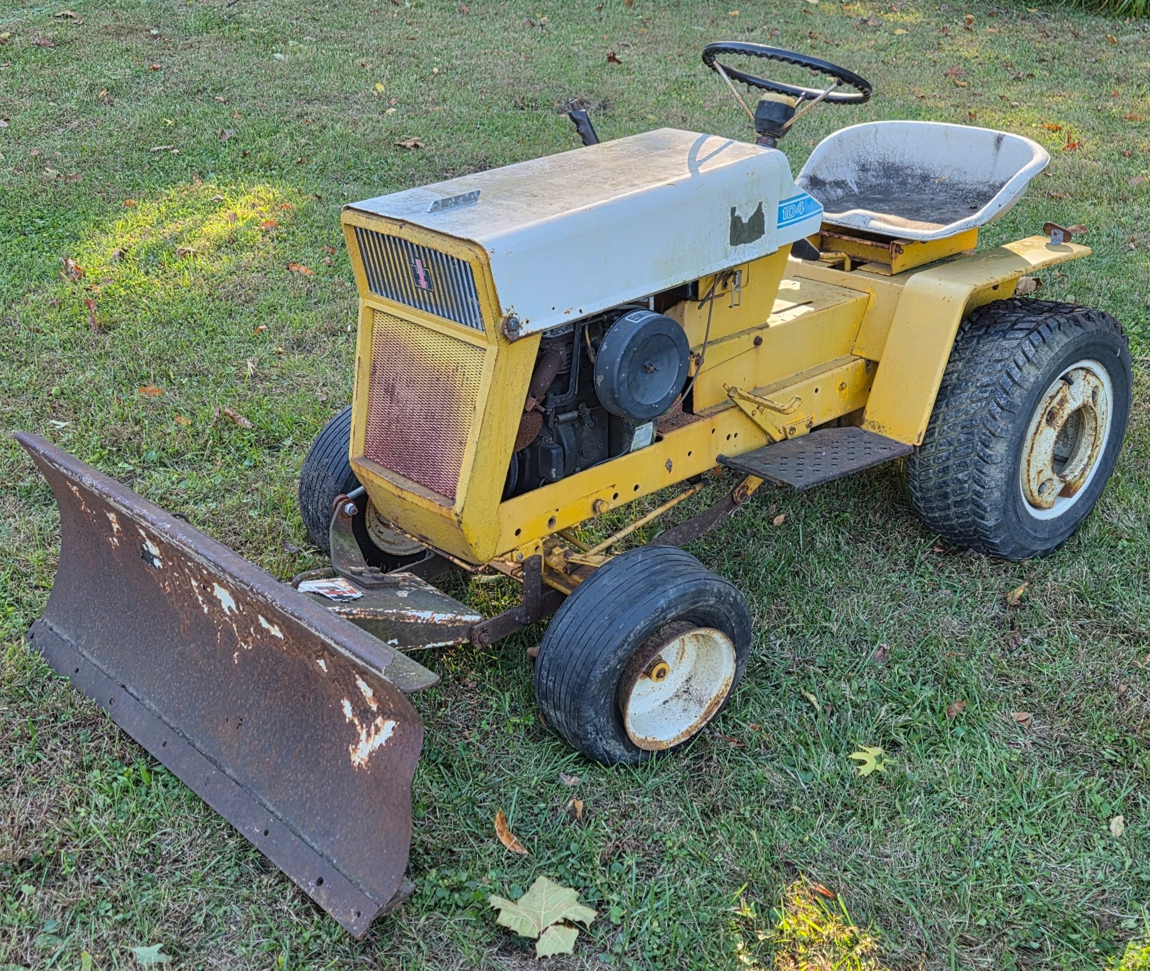 1968 Cub Cadet 104 Equipment Image0