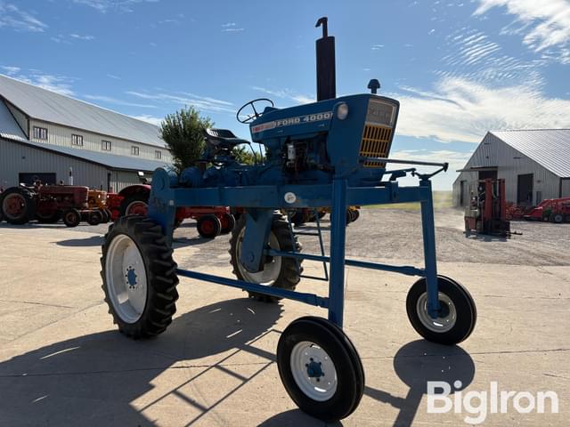 Image of Ford 4000 equipment image 2