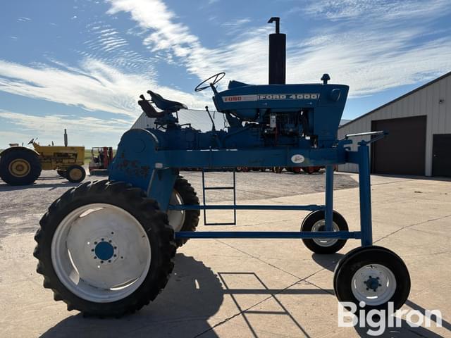 Image of Ford 4000 equipment image 3