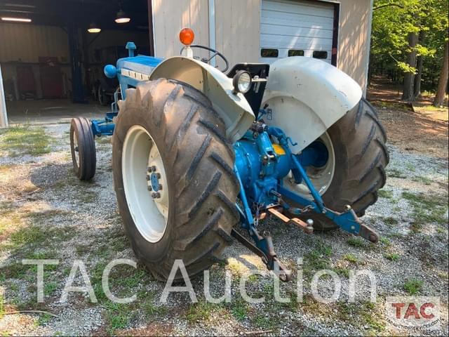 Image of Ford 4000 equipment image 4
