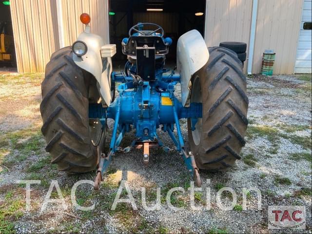 Image of Ford 4000 equipment image 3