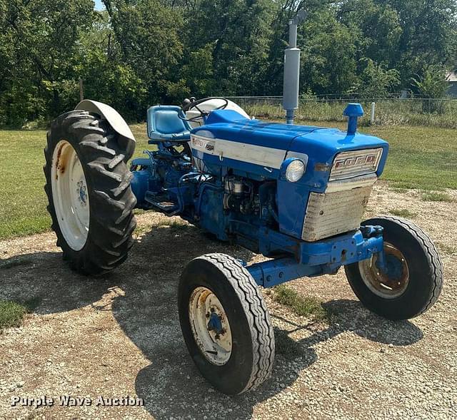 Image of Ford 4000 equipment image 2