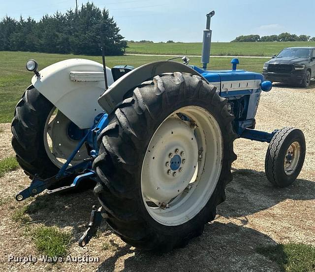 Image of Ford 4000 equipment image 4