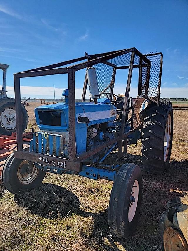 Image of Ford 4000 equipment image 1