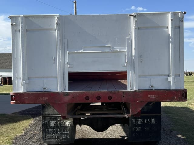 Image of Ford 600 equipment image 2