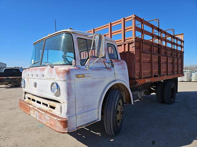 Image of Ford F-600 equipment image 2