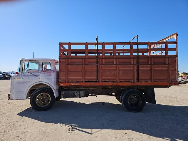 Image of Ford F-600 equipment image 3