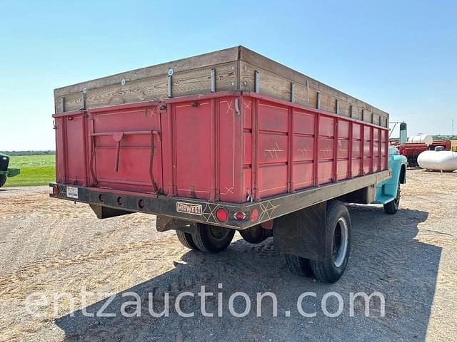 Image of Ford 600 equipment image 4