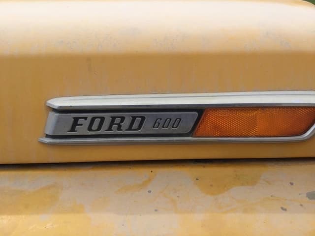 Image of Ford 600 equipment image 4