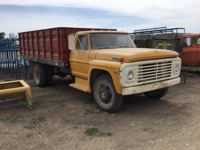 Image of Ford 600 equipment image 3