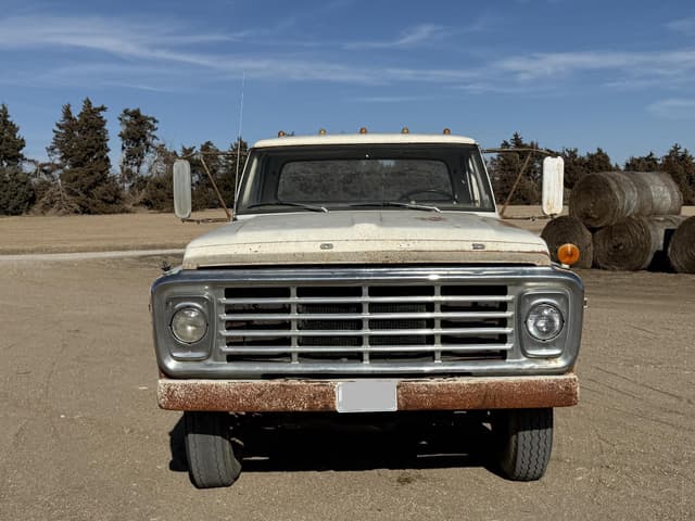 Image of Ford F-600 equipment image 3
