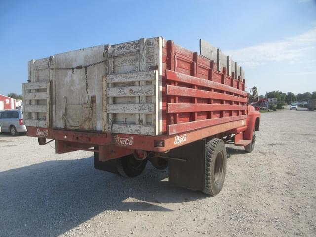 Image of Ford F600 equipment image 4
