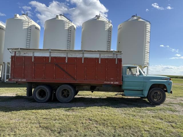 Image of Ford F600 equipment image 3