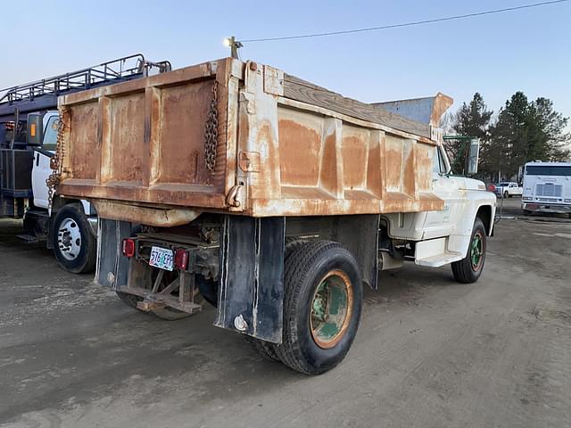 Image of Ford F-700 equipment image 2