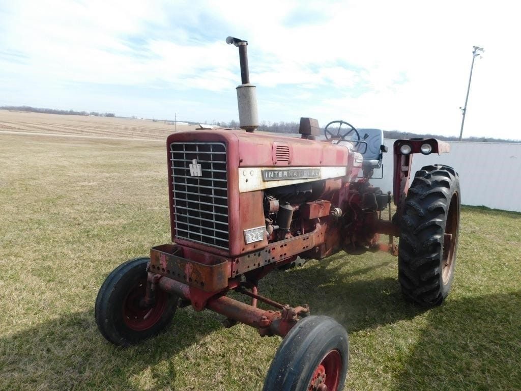 Main image International Harvester 656
