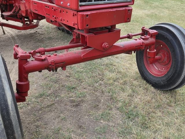 Image of International Harvester 656 equipment image 4