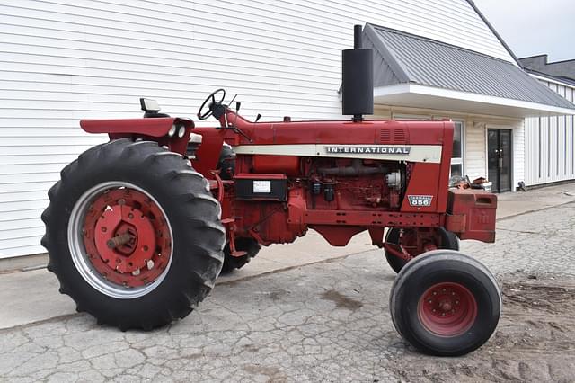 Image of International Harvester 856 equipment image 1