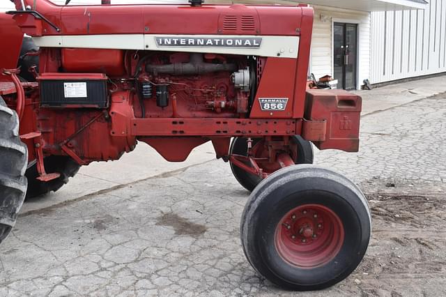 Image of International Harvester 856 equipment image 2