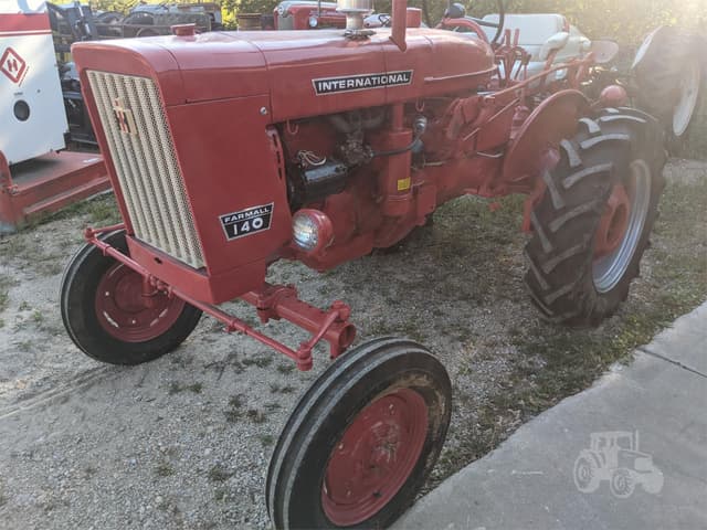 Image of International Harvester 140 equipment image 1