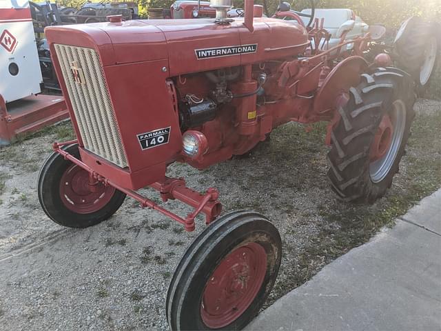 Image of International Harvester 140 equipment image 1