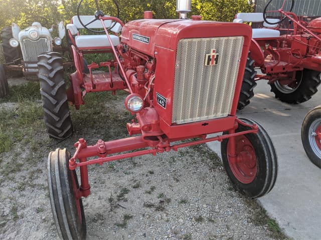Image of International Harvester 140 equipment image 4