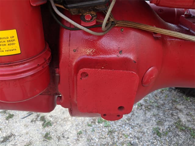 Image of International Harvester 140 equipment image 3