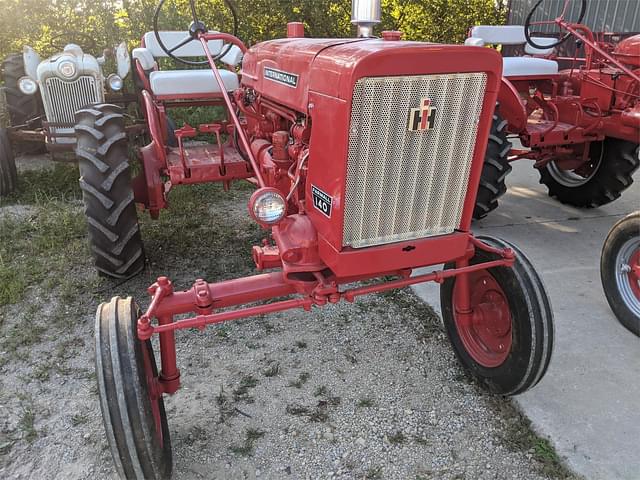 Image of International Harvester 140 equipment image 4