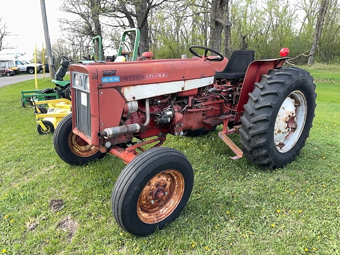 1968 International Harvester 444 Equipment Image0