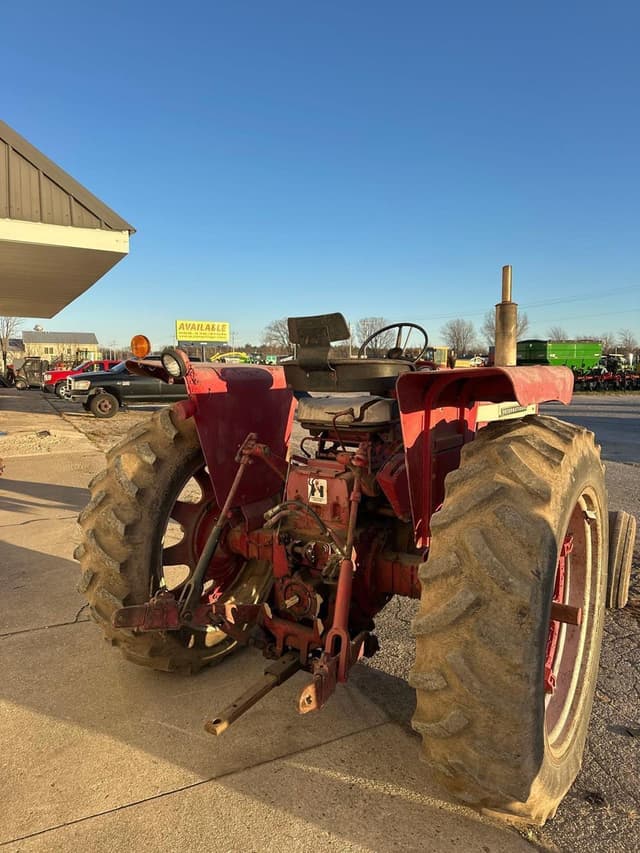 Image of International Harvester 544 equipment image 4