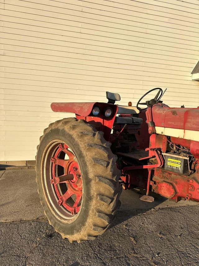 Image of International Harvester 544 equipment image 3