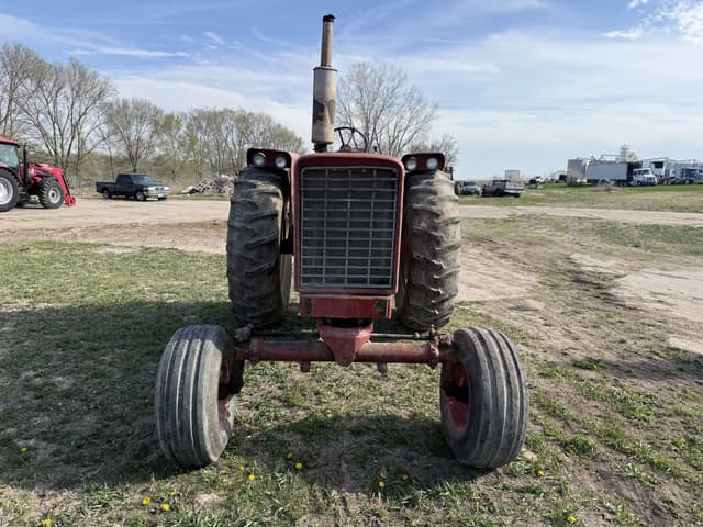 Image of International Harvester 656 equipment image 2